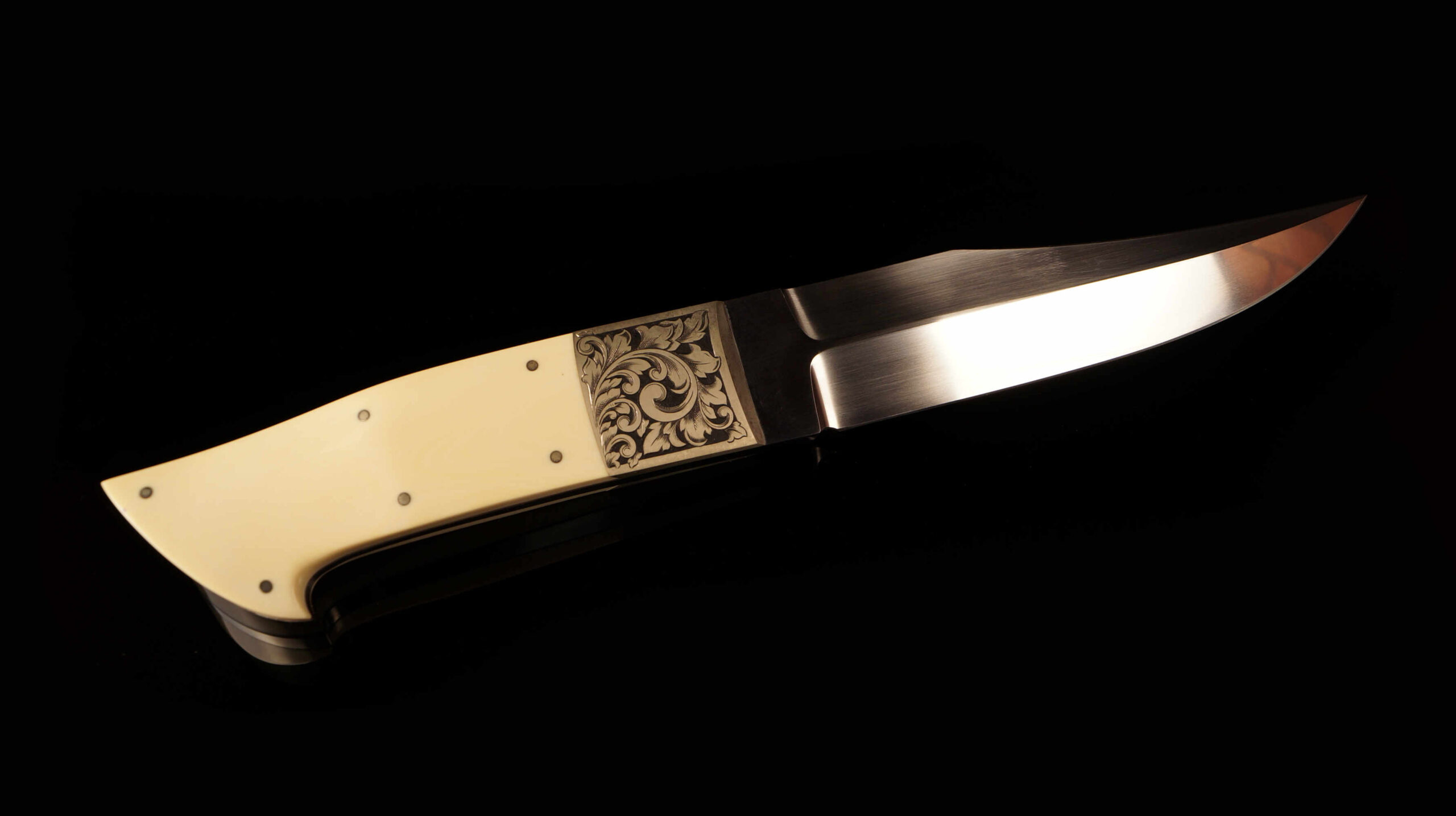 Custom Fred Carter Hand-Engraved 2 Knife Set - Image 3
